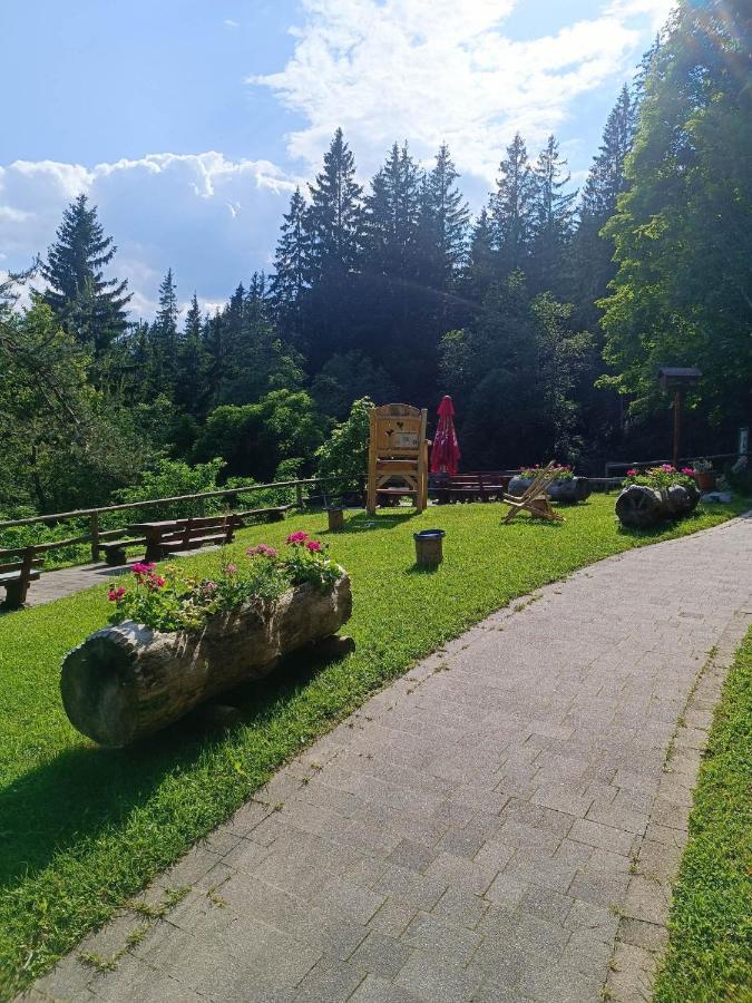 Valvasorjev Dom Pod Stolom Hostel Zirovnica ภายนอก รูปภาพ