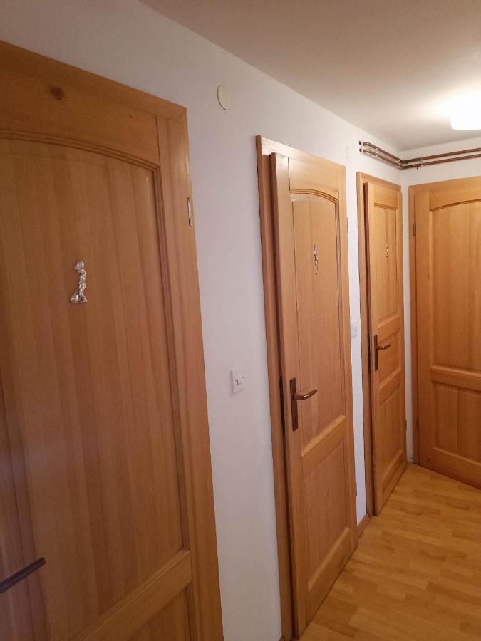 Valvasorjev Dom Pod Stolom Hostel Zirovnica ภายนอก รูปภาพ