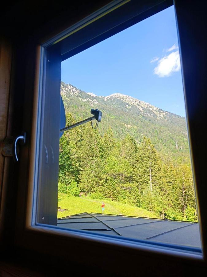 Valvasorjev Dom Pod Stolom Hostel Zirovnica ภายนอก รูปภาพ